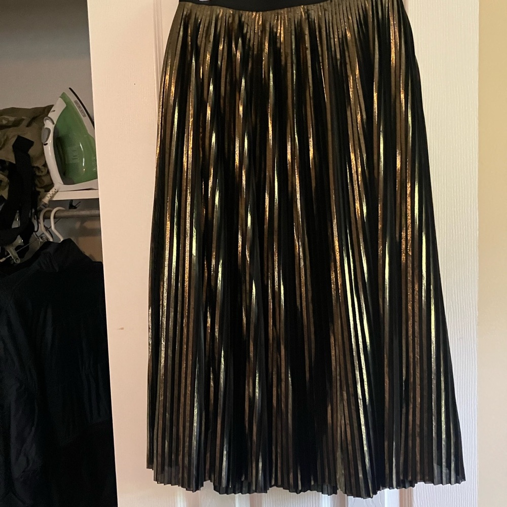 NWOT Lane Bryant Golden/Metallic and black pleated skirt